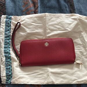 Tory Burch Red Leather Wallet Sleek Design